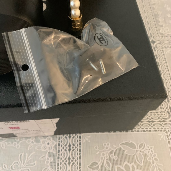 (Pending)Chanel  Black Pearl Heel Slings - Picture 8 of 8